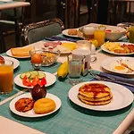 Plaza Premium Grand Winston 4*