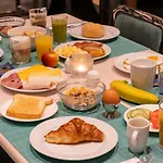 Plaza Premium Grand Winston 4*