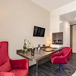 Plaza Premium Grand Winston Hotel