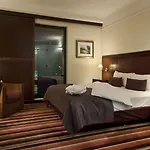 Plaza Premium Grand Winston Hotel
