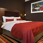 Plaza Premium Grand Winston 4*