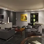 Plaza Premium Grand Winston Hotel