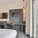 Plaza Premium Grand Winston Hotel