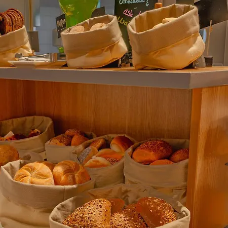 Plaza Premium Grand Winston 4*