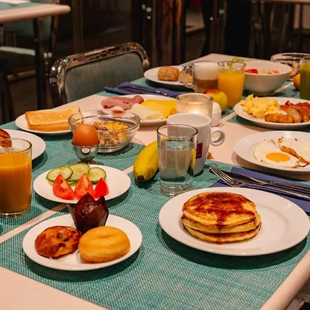 Plaza Premium Grand Winston 4*