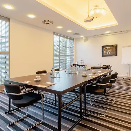 Plaza Premium Grand Winston Hotel