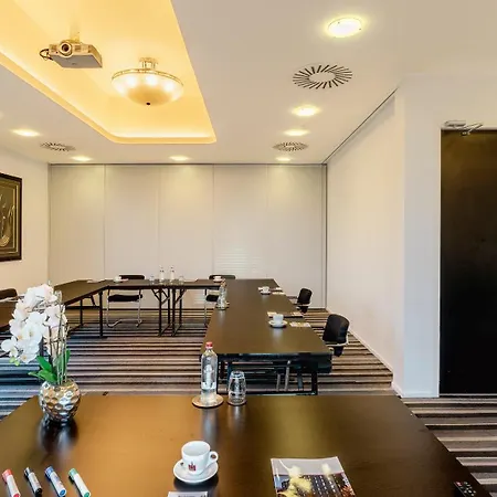 Plaza Premium Grand Winston Hotel 4*