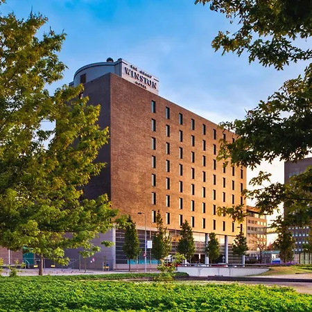 Plaza Premium Grand Winston 4*