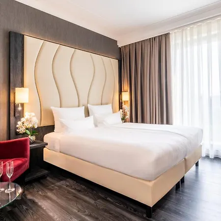Hotel Plaza Premium Grand Winston 4*