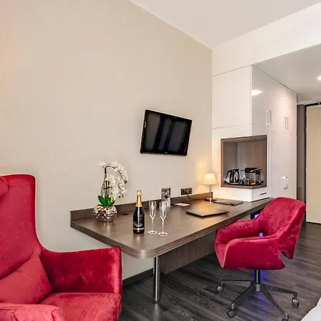 Plaza Premium Grand Winston Hotel