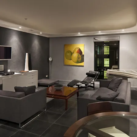 Plaza Premium Grand Winston Hotel