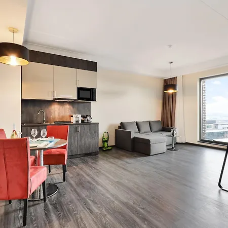 Plaza Premium Grand Winston 4*