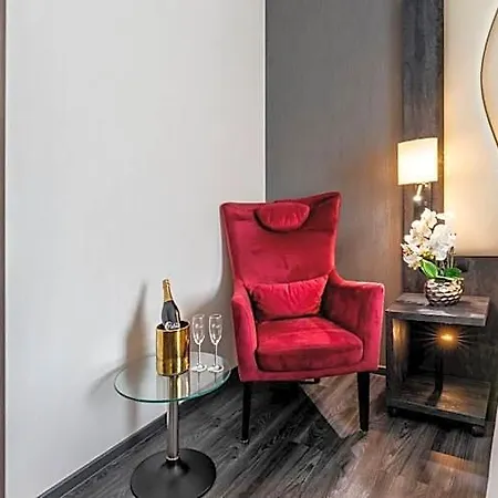 Hotel Plaza Premium Grand Winston 4*