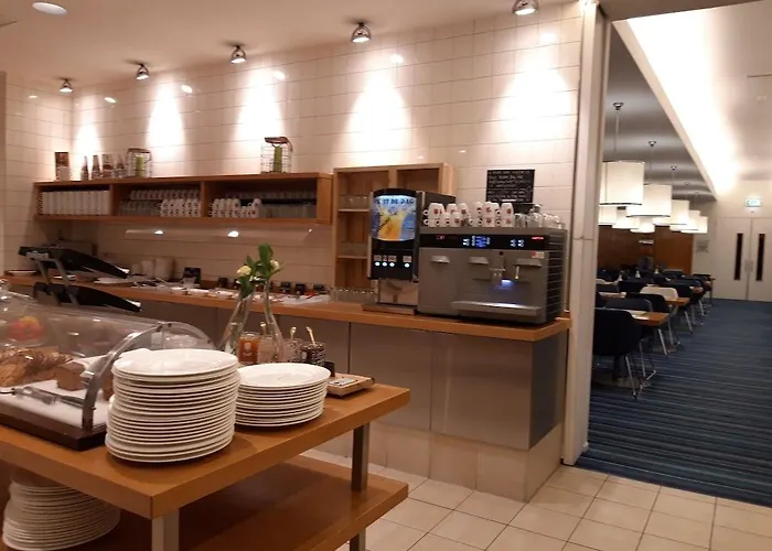 Plaza Premium Grand Winston 4*