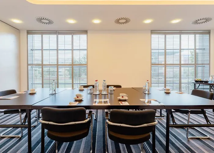 Plaza Premium Grand Winston 4* رايسفايك