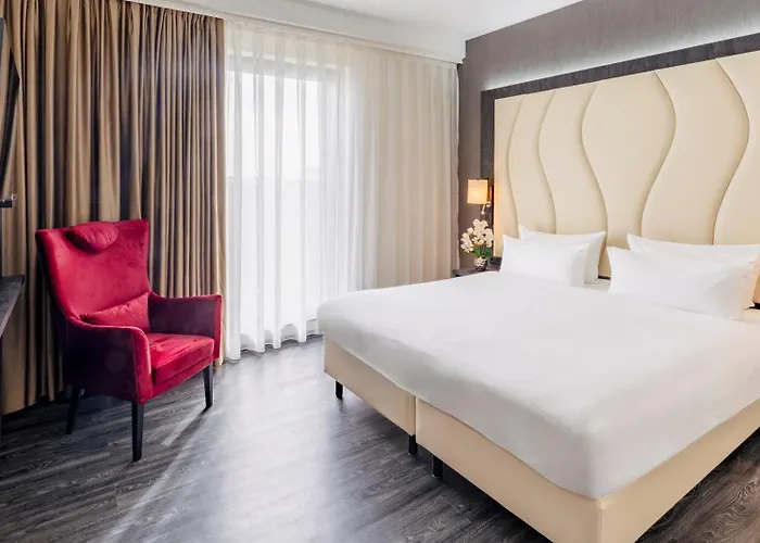 Plaza Premium Grand Winston 4* رايسفايك