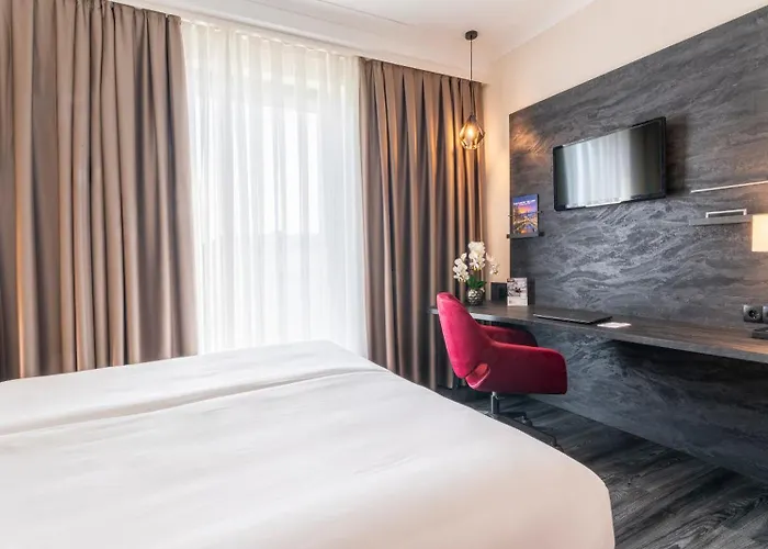 Plaza Premium Grand Winston فندق 4*