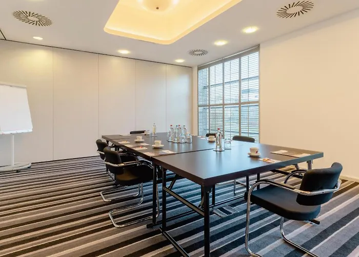 Plaza Premium Grand Winston