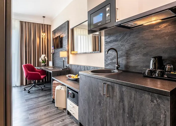 Plaza Premium Grand Winston فندق