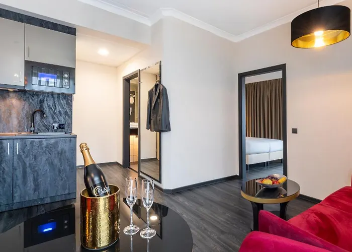 Plaza Premium Grand Winston رايسفايك