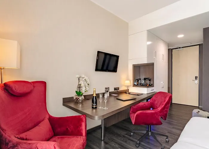 Plaza Premium Grand Winston فندق