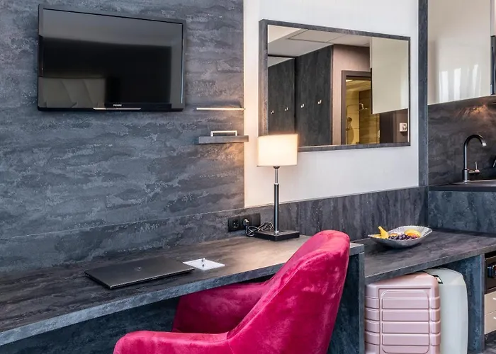 Plaza Premium Grand Winston فندق