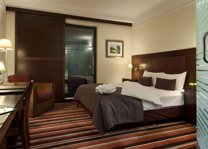 Plaza Premium Grand Winston Hotel