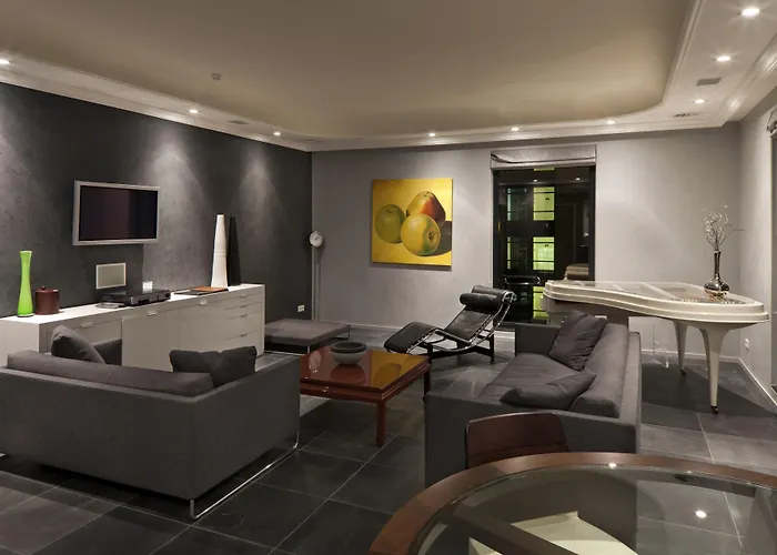 Plaza Premium Grand Winston فندق