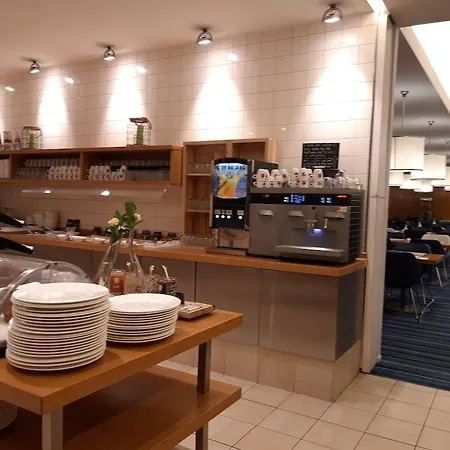 Plaza Premium Grand Winston 4*