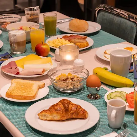 Plaza Premium Grand Winston 4*