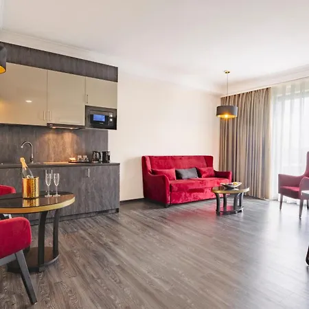 Plaza Premium Grand Winston 호텔