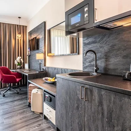 Plaza Premium Grand Winston 호텔