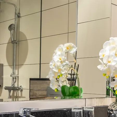 Отель Plaza Premium Grand Winston