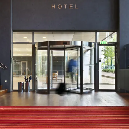 Plaza Premium Grand Winston 4*