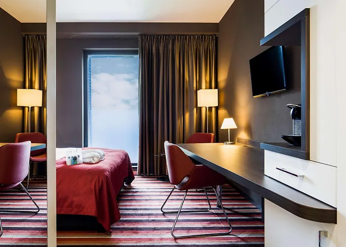 Plaza Premium Grand Winston 4*