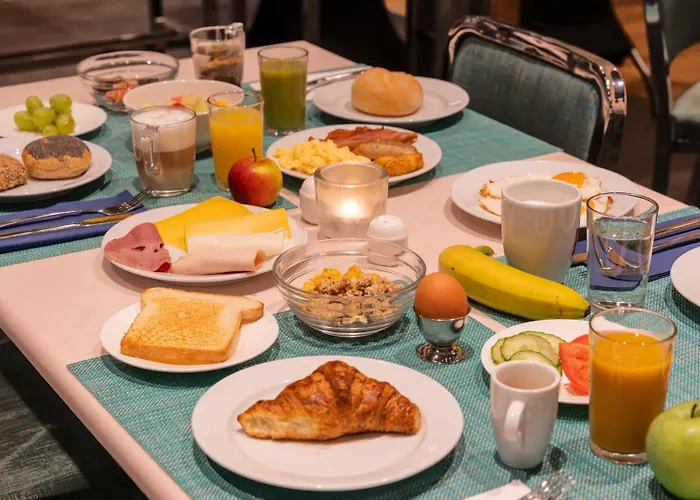 Plaza Premium Grand Winston 4*