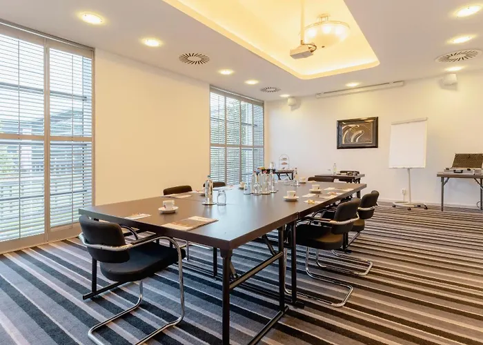 Plaza Premium Grand Winston Otel