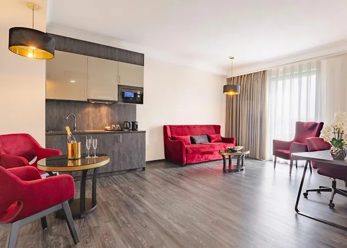 Plaza Premium Grand Winston Otel