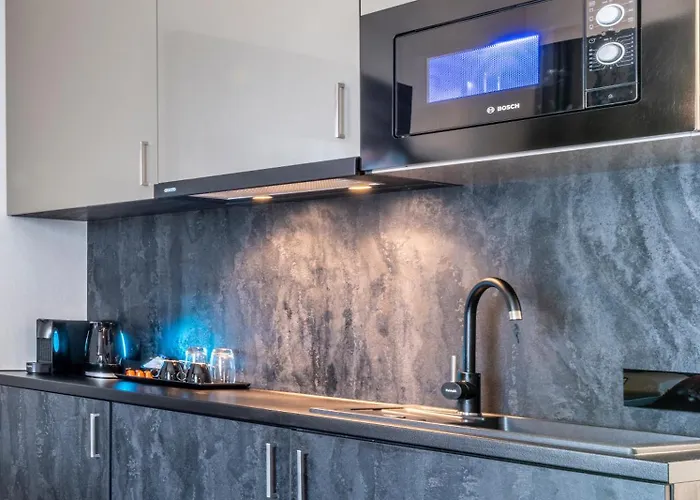 Plaza Premium Grand Winston 4*