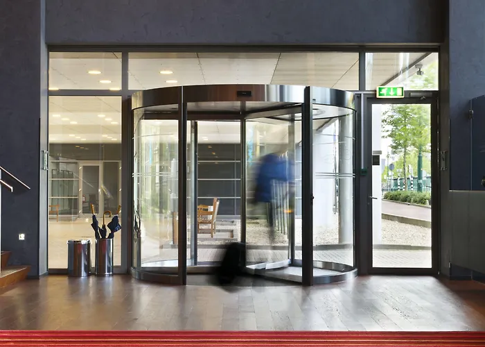 Plaza Premium Grand Winston 4*