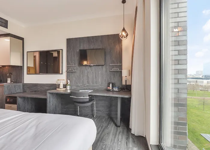 Plaza Premium Grand Winston Otel