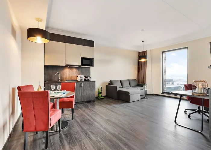 Plaza Premium Grand Winston 4*